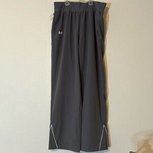 Under Armour women’s track style pant . Gray size Medium